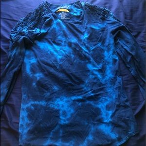 tie dye lace sleeve shirt
